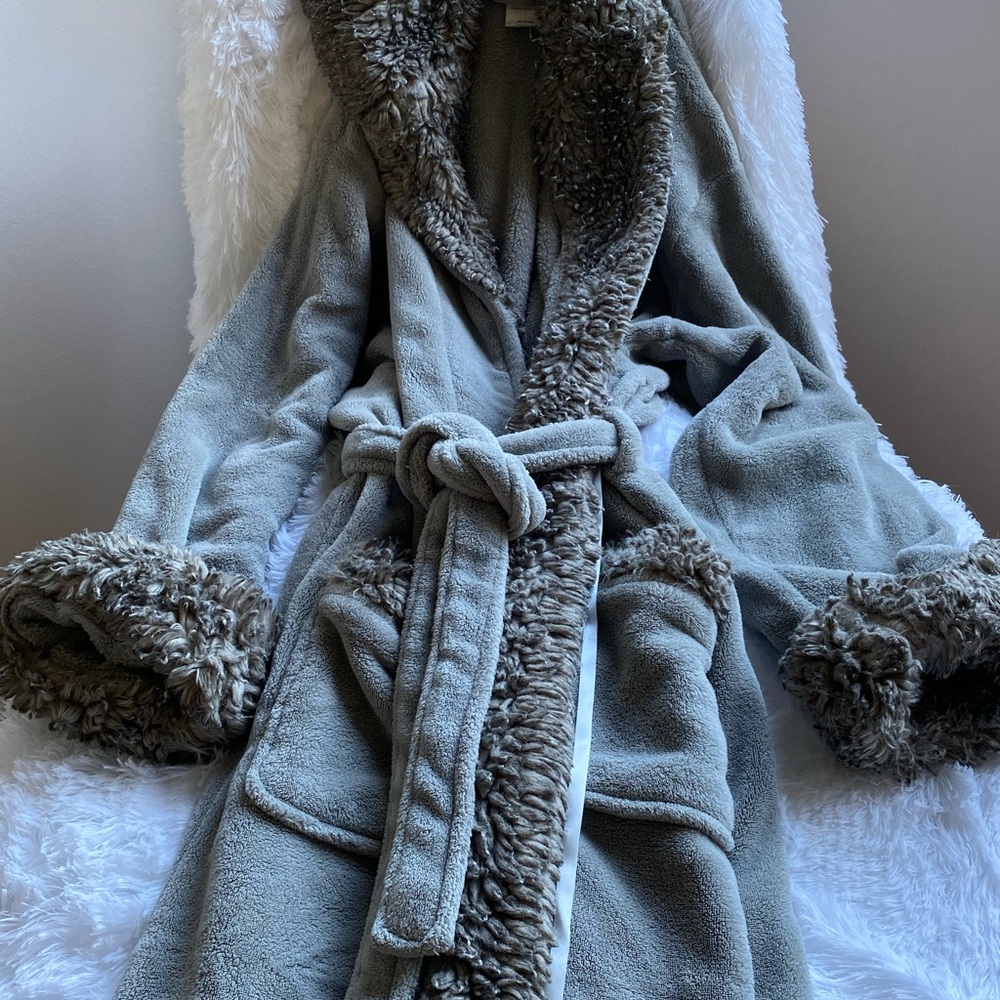 Pottery Barn robe - Picture 2 of 2